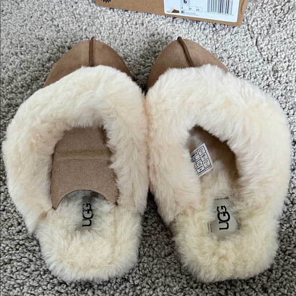 UGG Tan Suede Slippers with White Fur - Picture 3 of 3